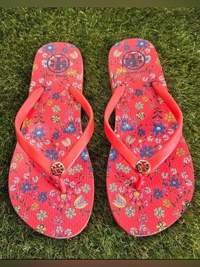 Tory Burch Thin Flip-Flop featuring the Samba Love Ditsy Floral print. Size 8